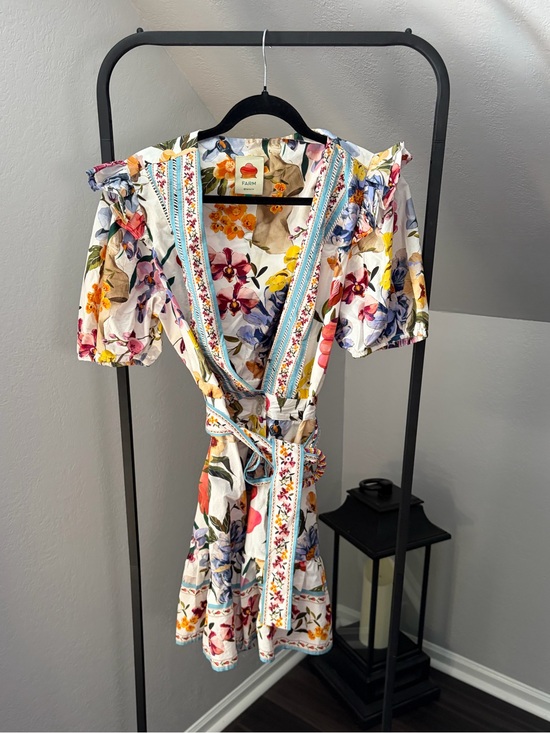 FARM Rio Dresses & Skirts - FARM RIO BEADED BELT FLORAL DRESS